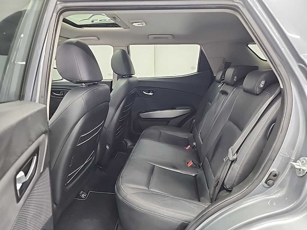 Ssangyong Tivoli - Vista 12