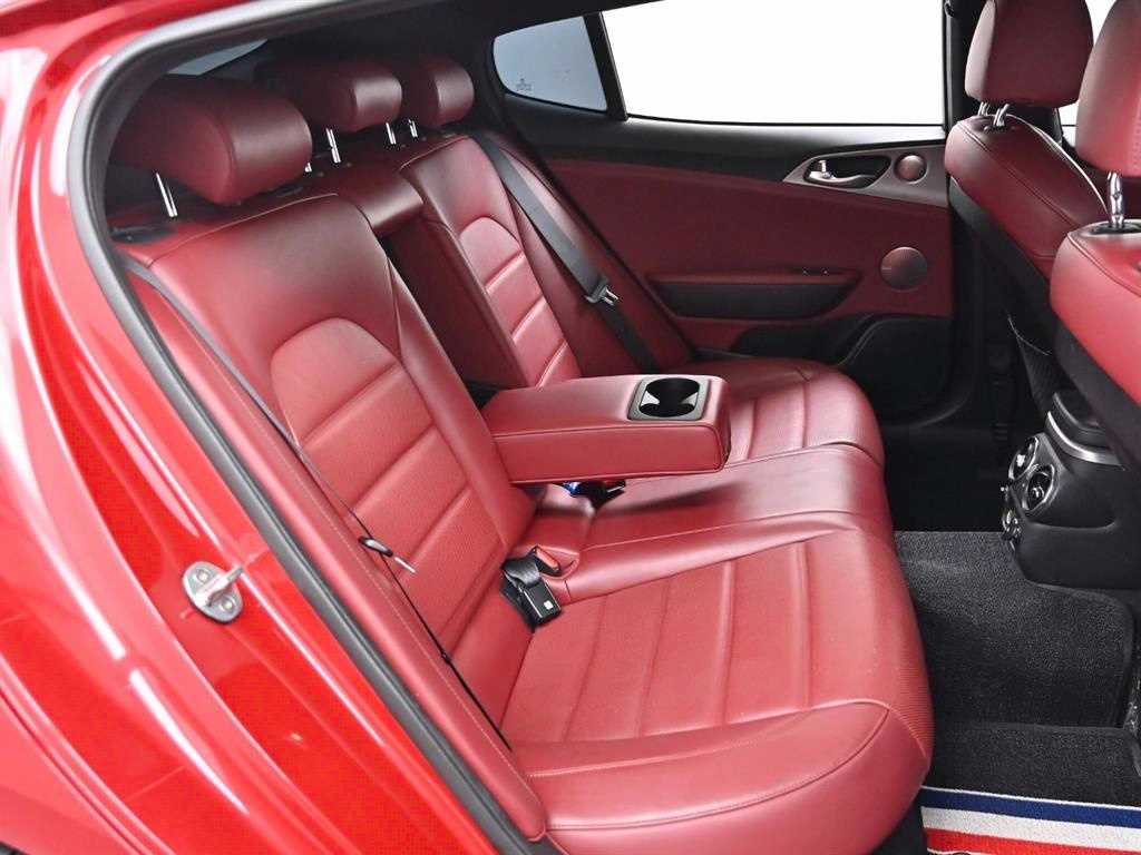 KIA Stinger - Vista 12