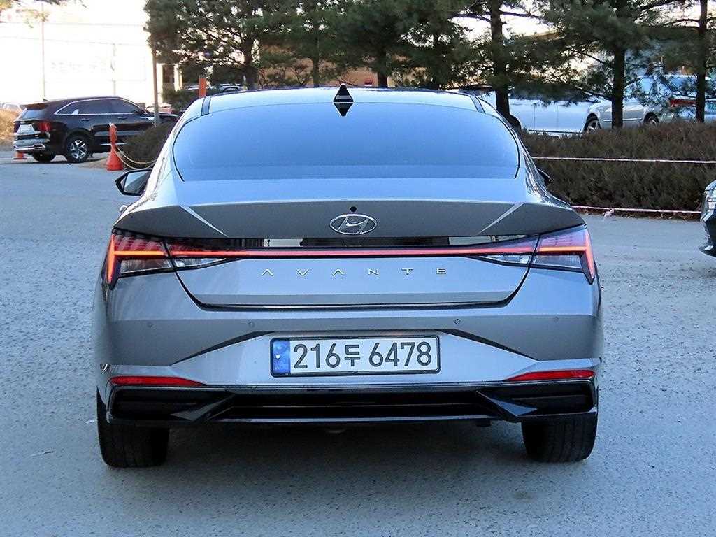 HYUNDAI Avante - Vista 4