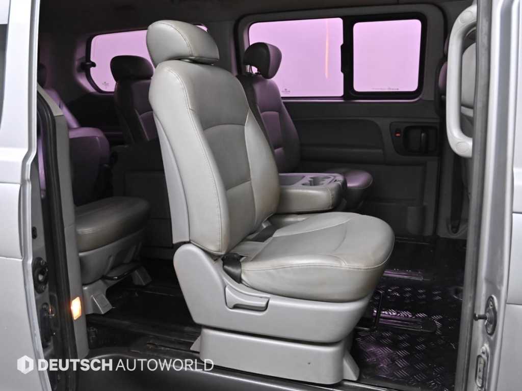 HYUNDAI Starex - Vista 12