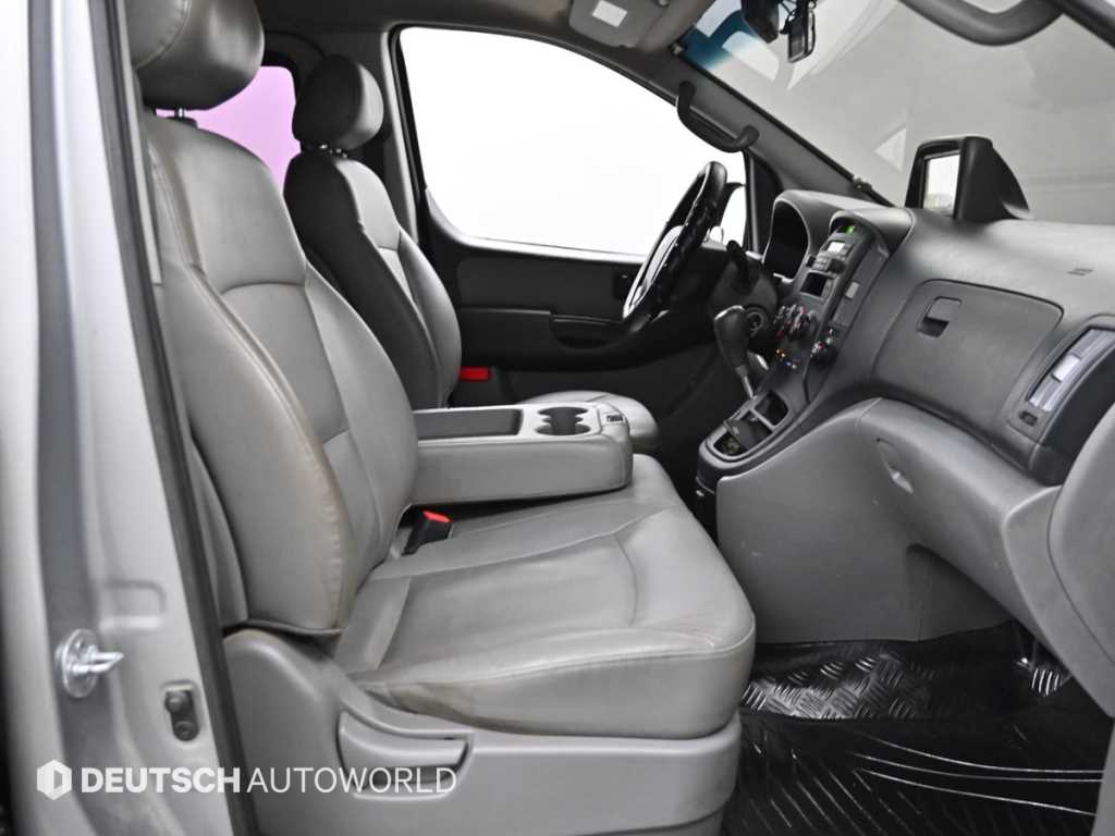 HYUNDAI Starex - Vista 10