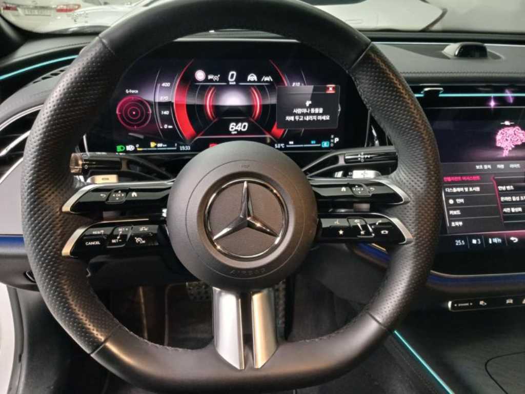 Mercedes Benz E class - Vista 11