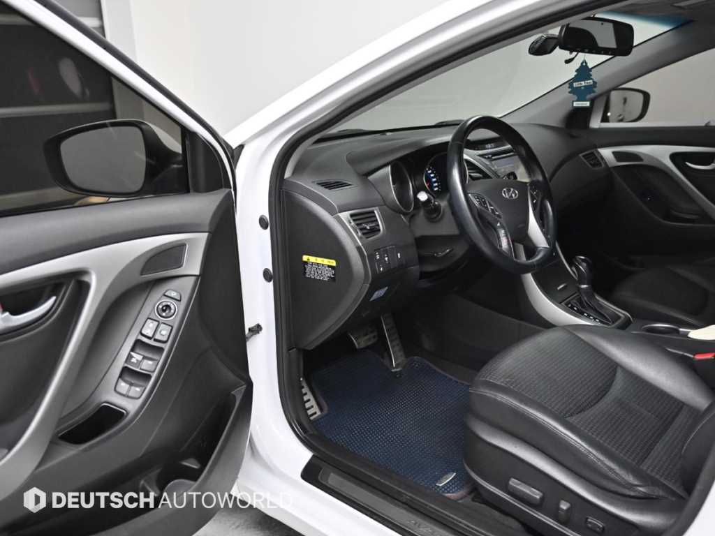 HYUNDAI Avante - Vista 11