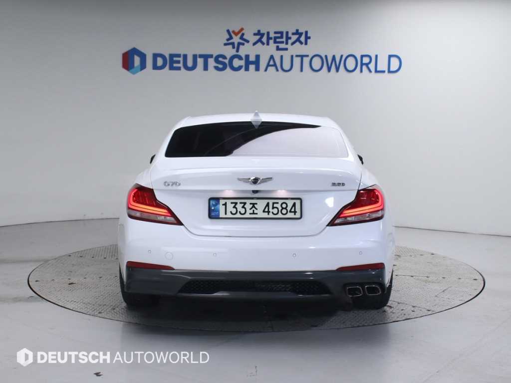 Genesis G70 - Vista 4