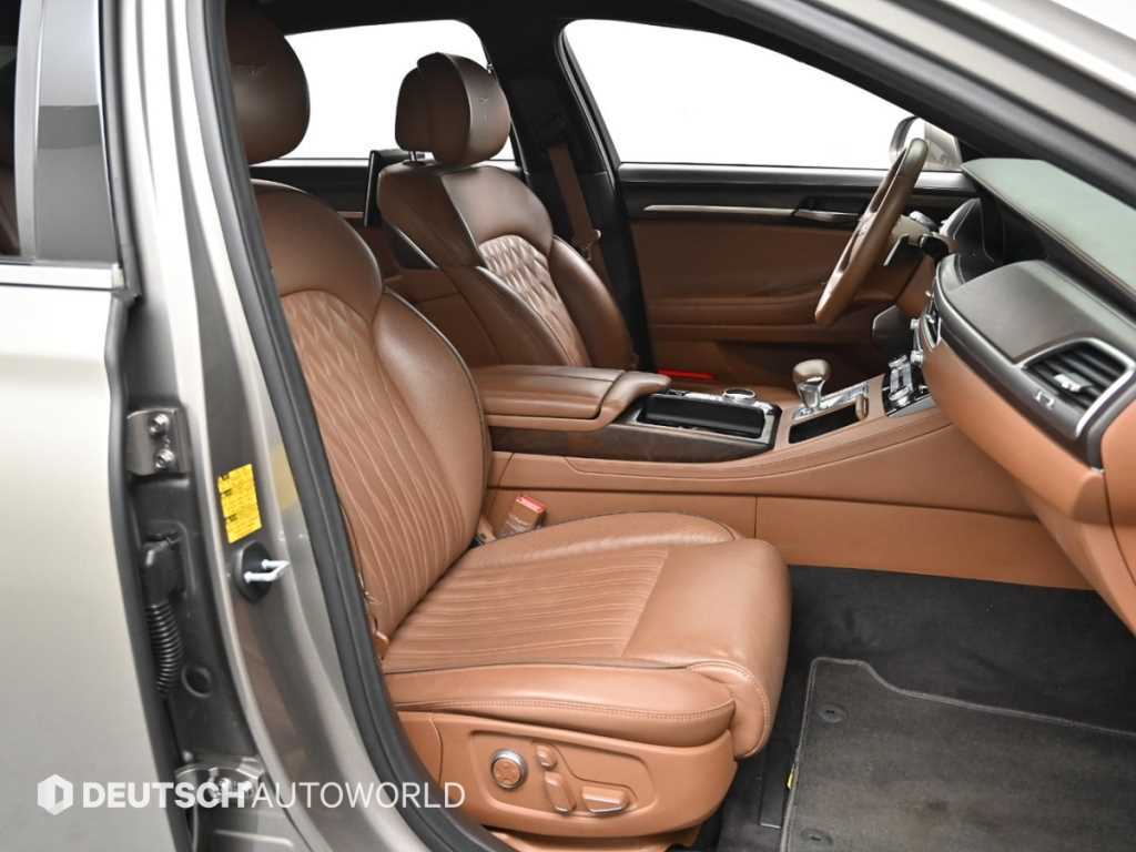 Genesis G90 - Vista 10