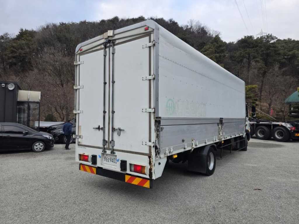 medium and large cargo truck - Vista 5