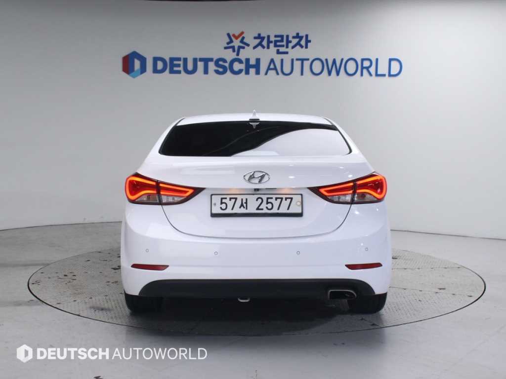 HYUNDAI Avante - Vista 4