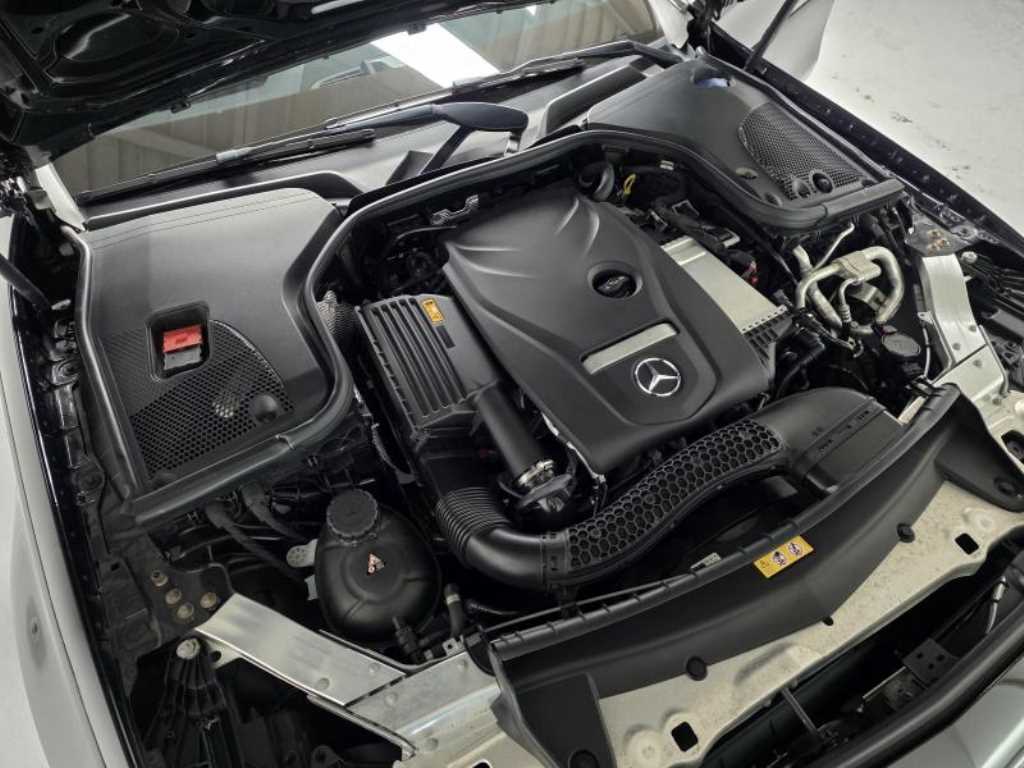 Mercedes Benz E class - Vista 8