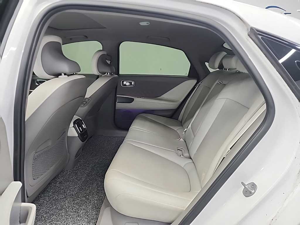 HYUNDAI Ioniq 6 - Vista 11