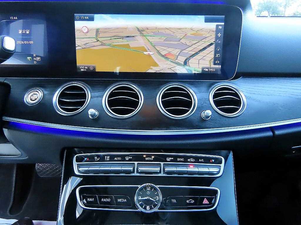 Mercedes Benz E class - Vista 11