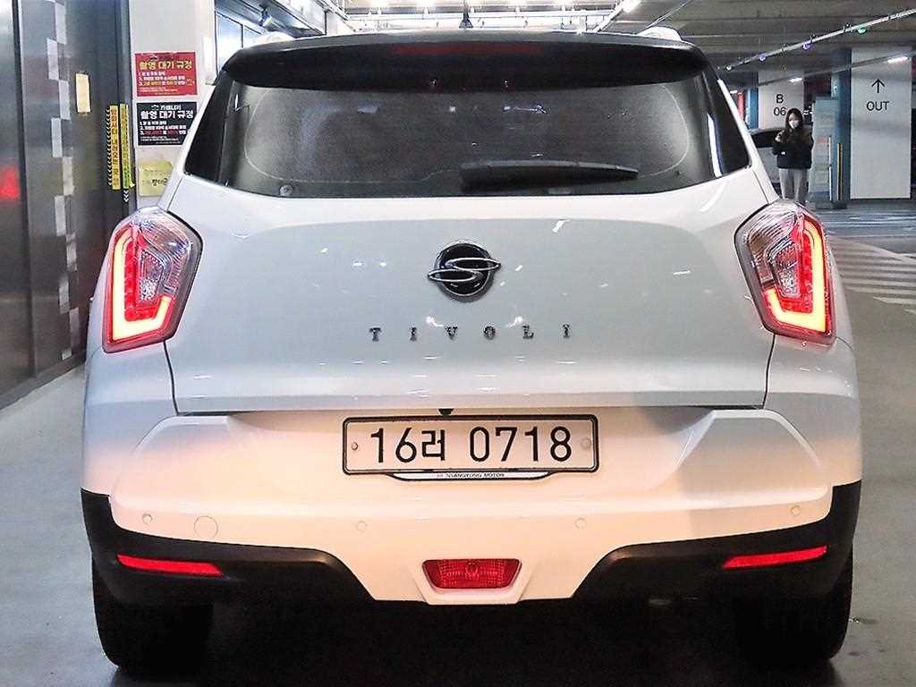 Ssangyong Tivoli - Vista 5