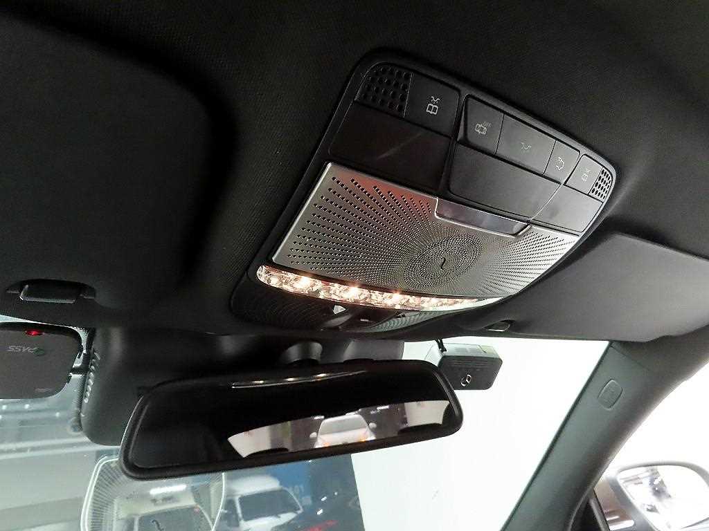 Mercedes Benz C Class 2017 Negro - Importación desde Corea - HF Imports Iquique - Foto 14