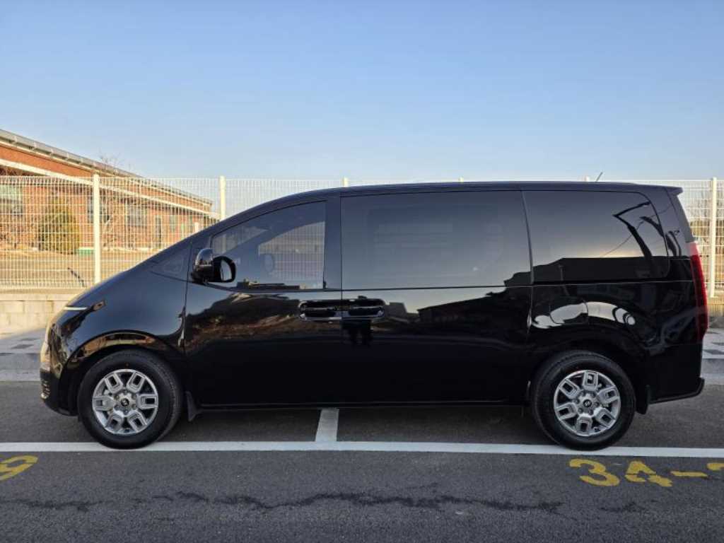 HYUNDAI Staria - Vista 4