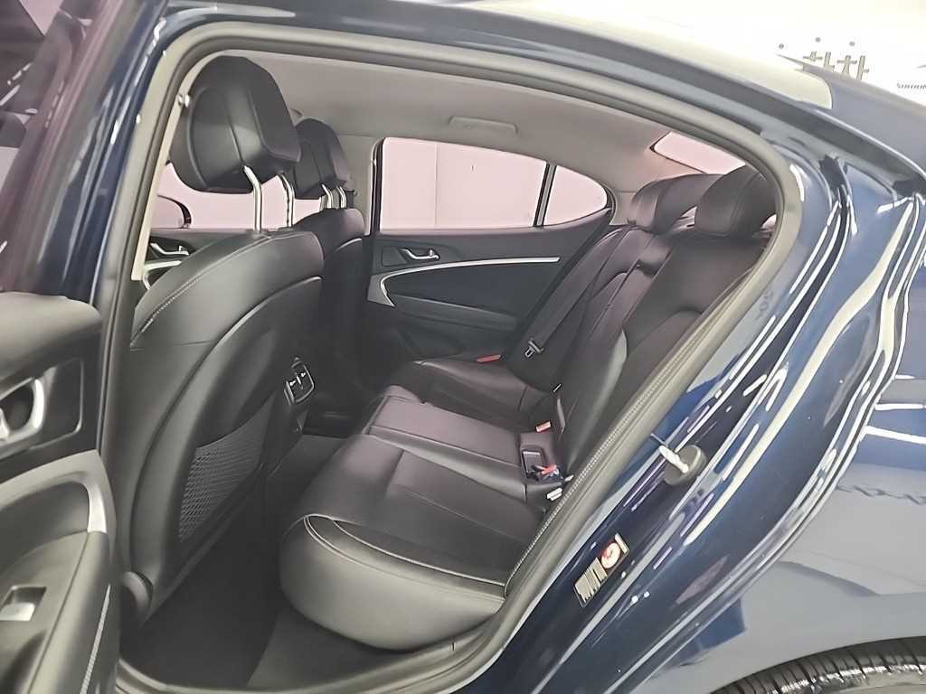 Genesis G70 - Vista 12