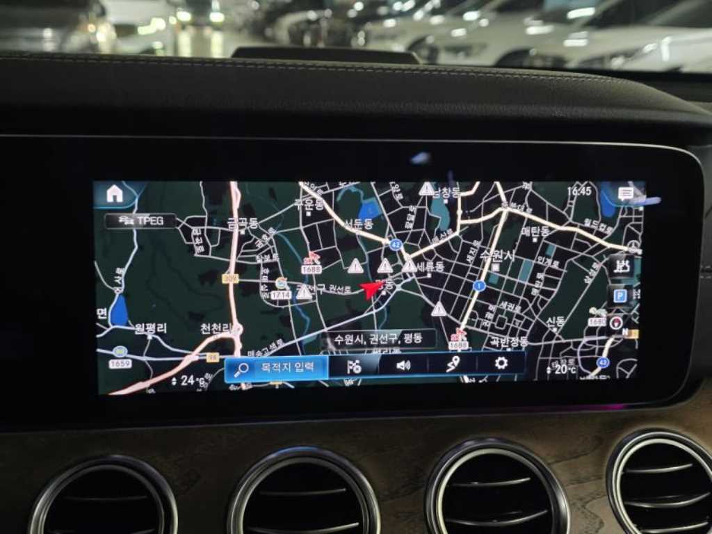 Mercedes Benz E class - Vista 11