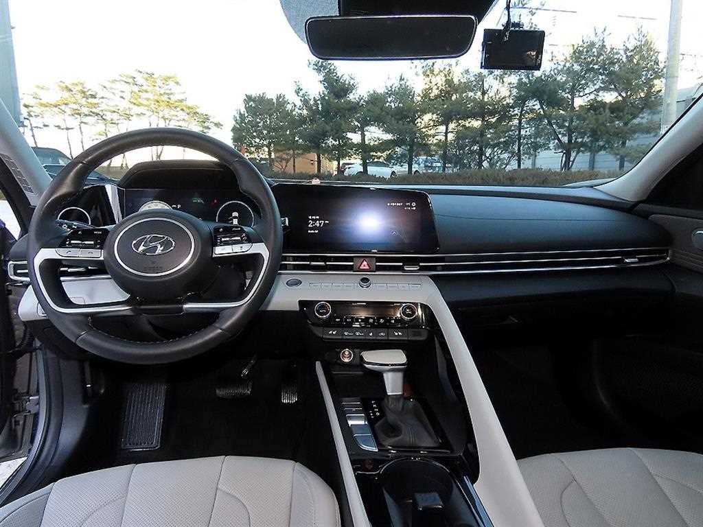 HYUNDAI Avante - Vista 7