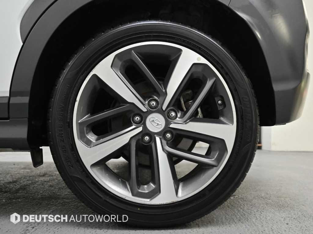 HYUNDAI Kona - Vista 5