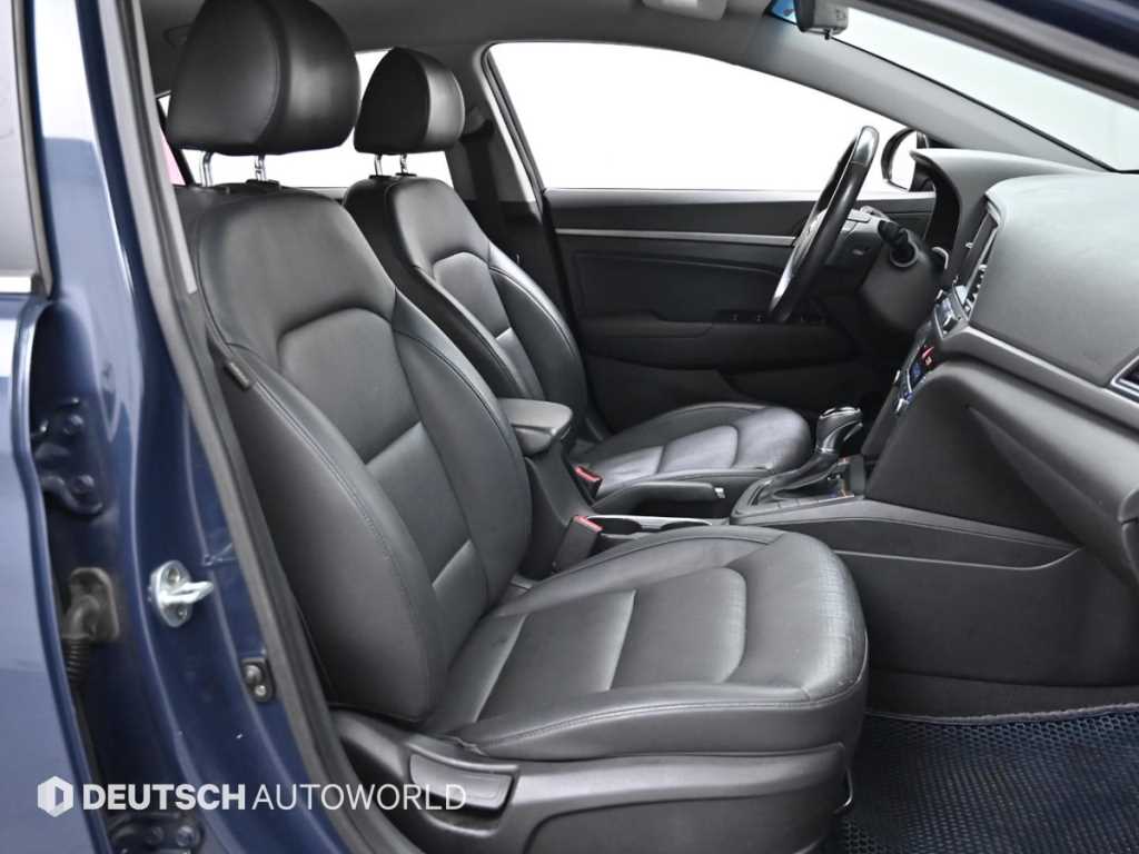 HYUNDAI Avante - Vista 10