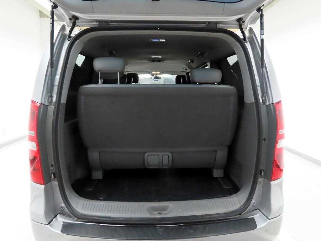 HYUNDAI Starex - Vista 5