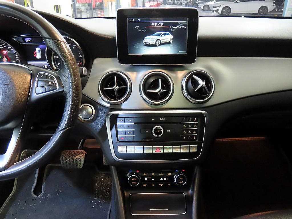 Mercedes Benz GLA Class - Vista 11