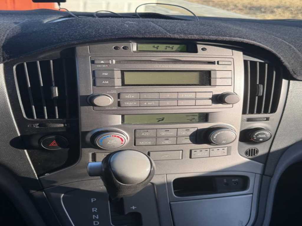 HYUNDAI Starex - Vista 9