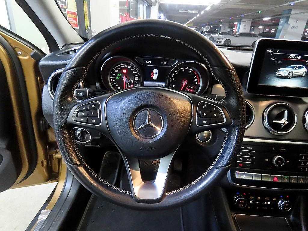 Mercedes Benz GLA Class - Vista 8