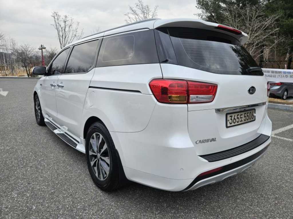 KIA Carnival - Vista 6