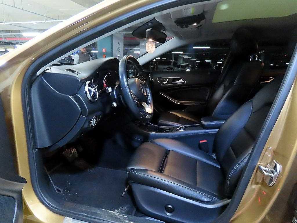 Mercedes Benz GLA Class - Vista 6