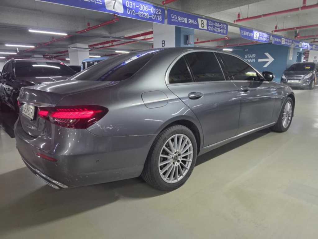 Mercedes Benz E class - Vista 4