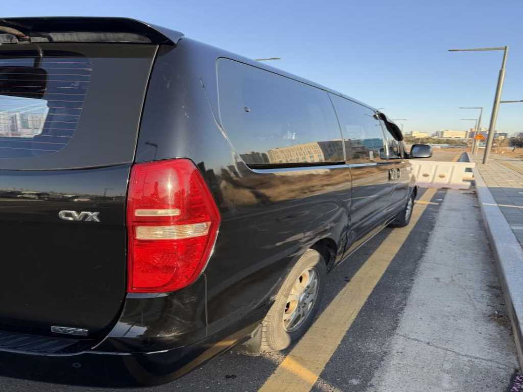 HYUNDAI Starex - Vista 5