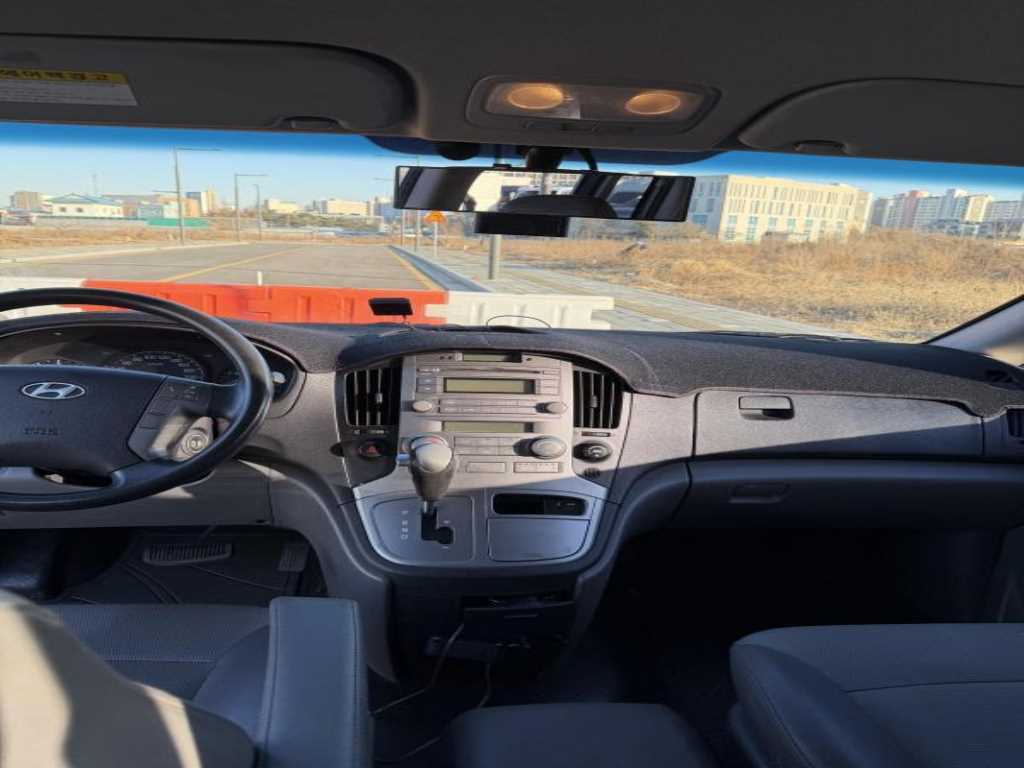 HYUNDAI Starex - Vista 10