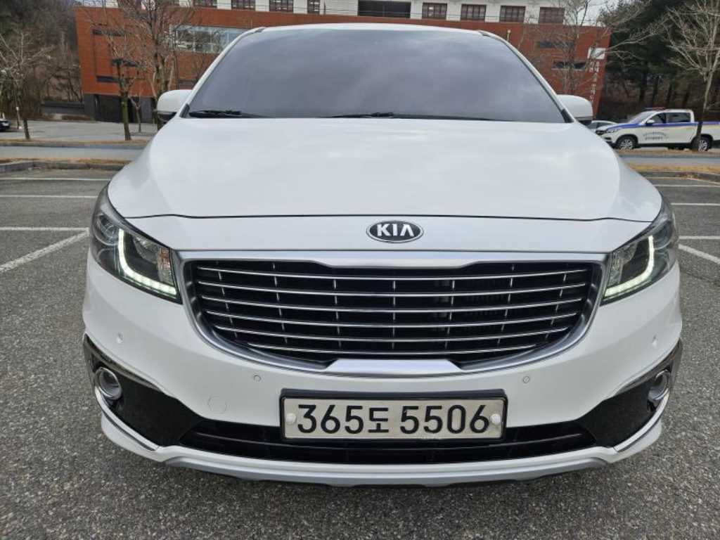 KIA Carnival - Vista 3