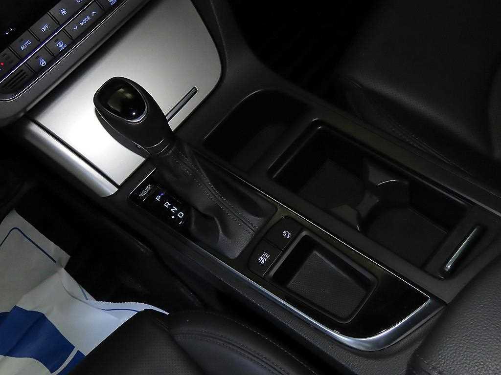 HYUNDAI Sonata - Vista 12