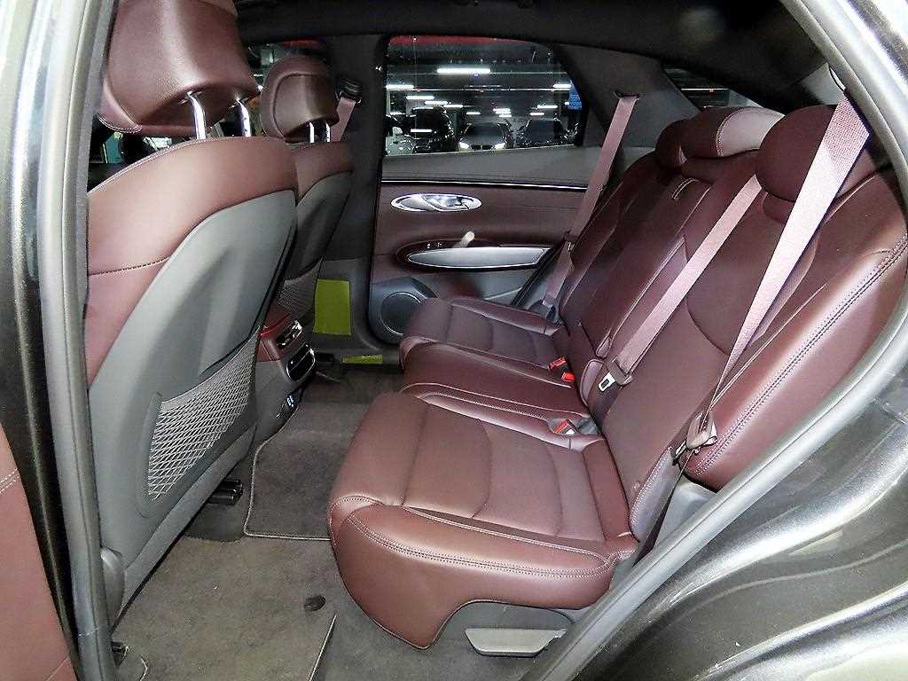 Genesis GV70 - Vista 7