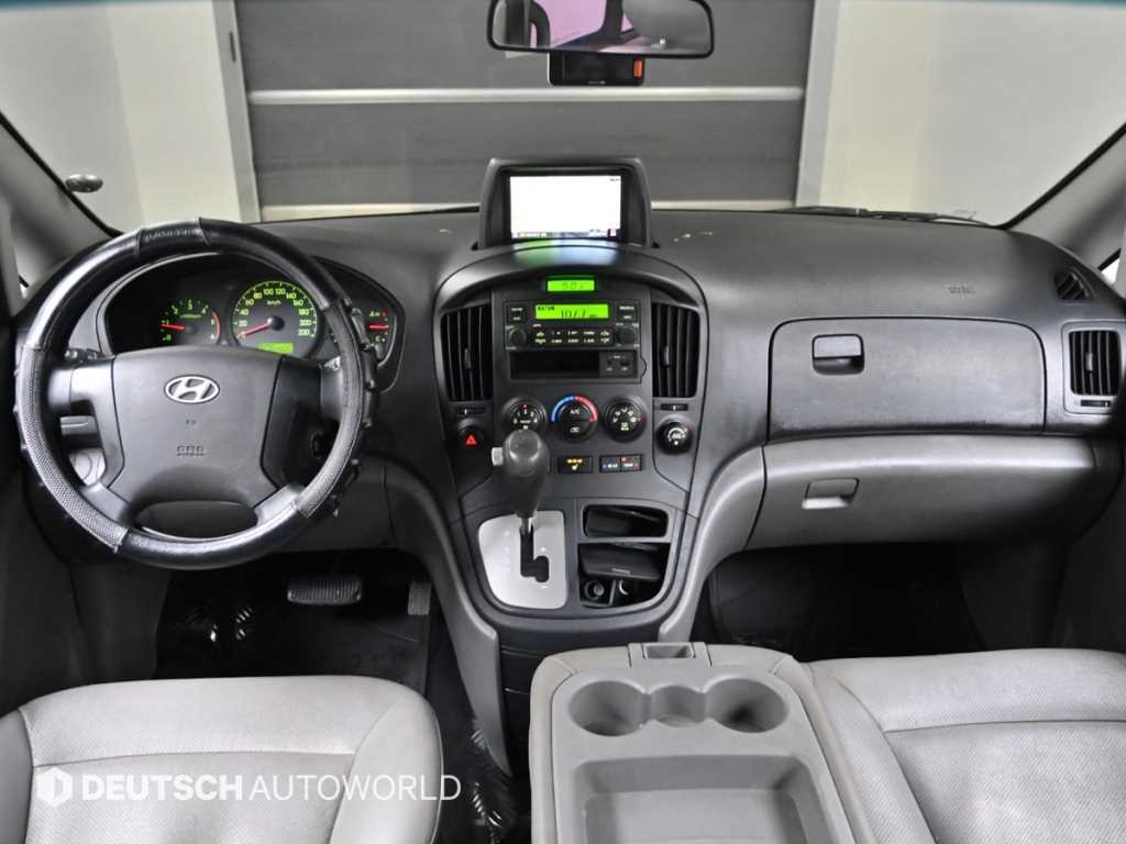 HYUNDAI Starex - Vista 7