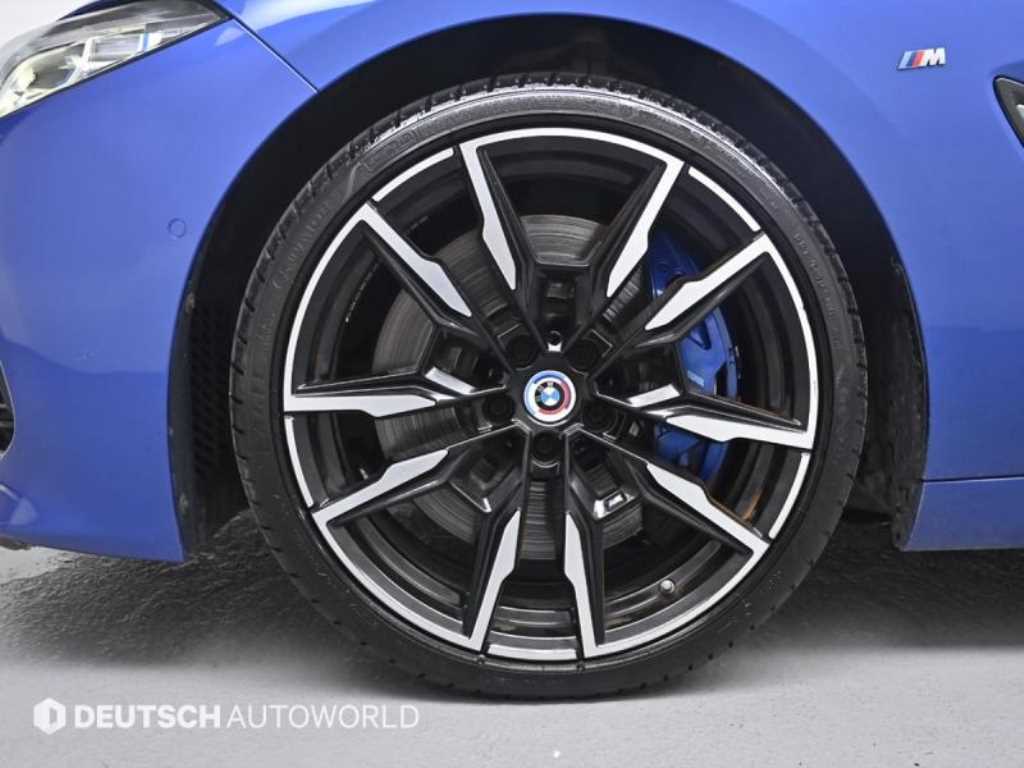 BMW 8 Series - Vista 5