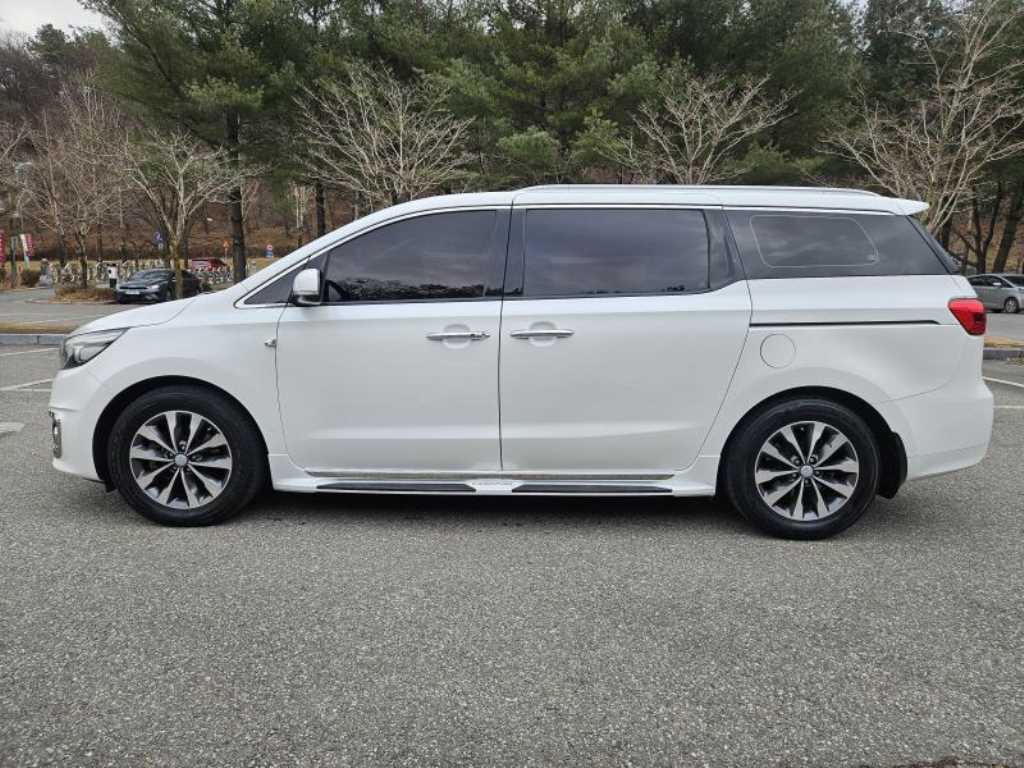 KIA Carnival - Vista 4