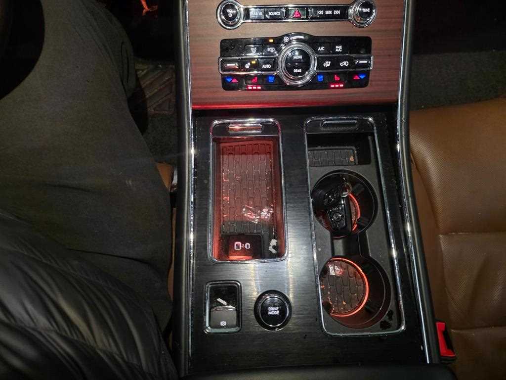 Lincoln Aviator - Vista 11