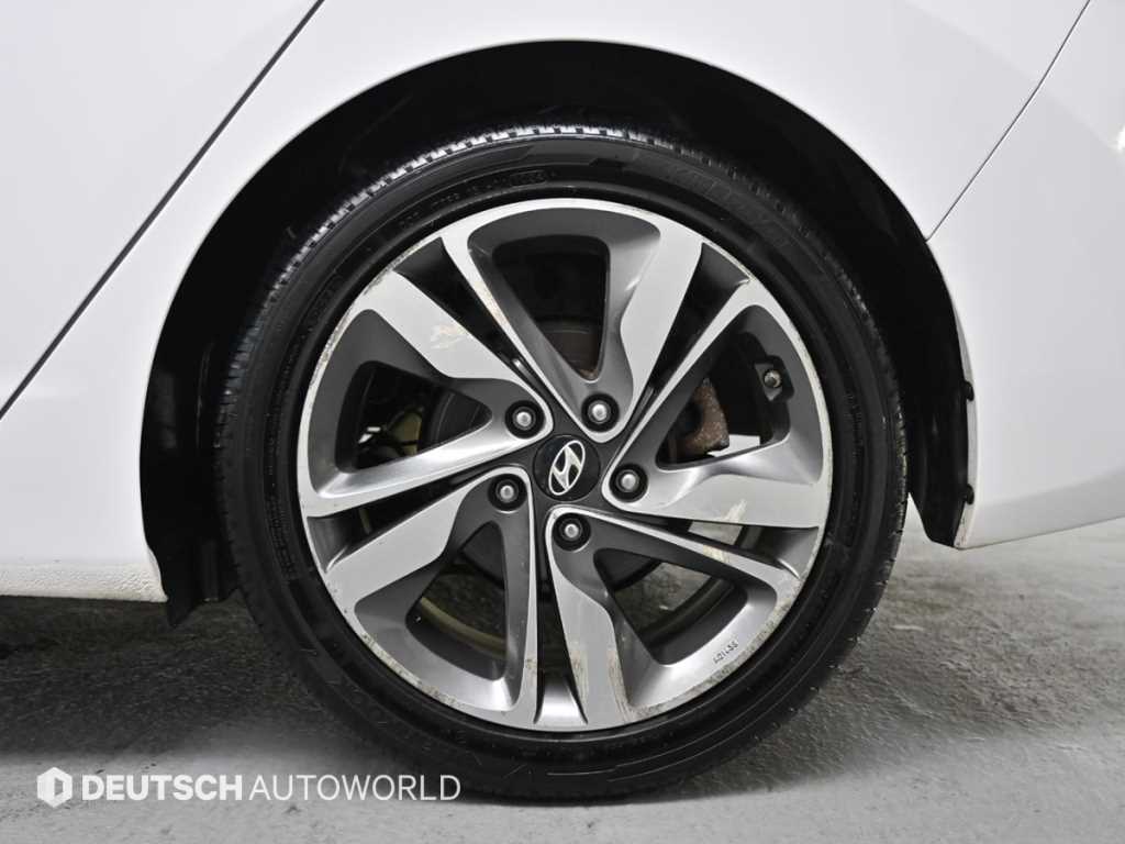 HYUNDAI Avante - Vista 5