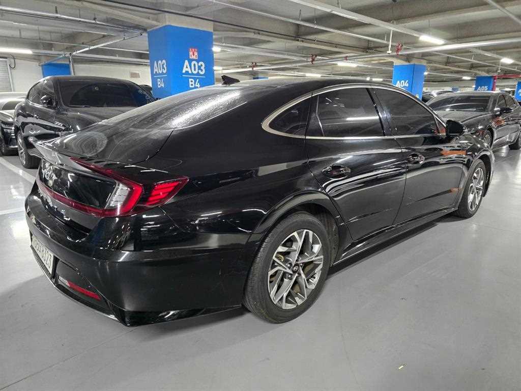 HYUNDAI Sonata - Vista 4