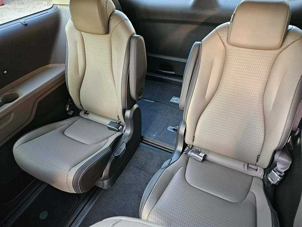 KIA Carnival - Vista 8