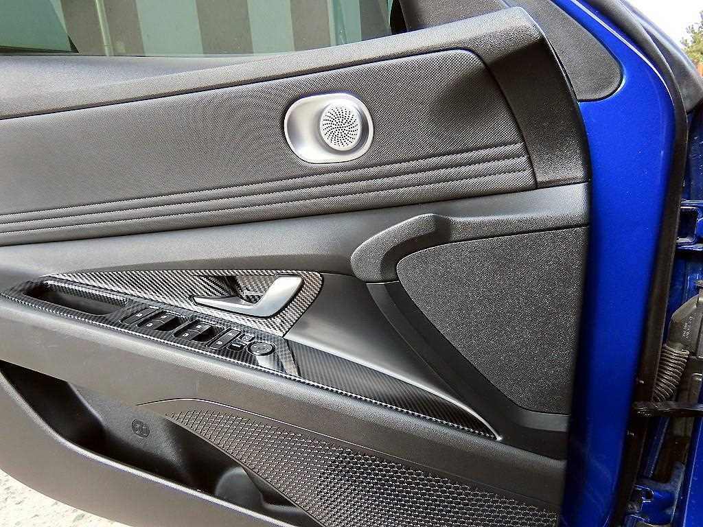 HYUNDAI Avante - Vista 11