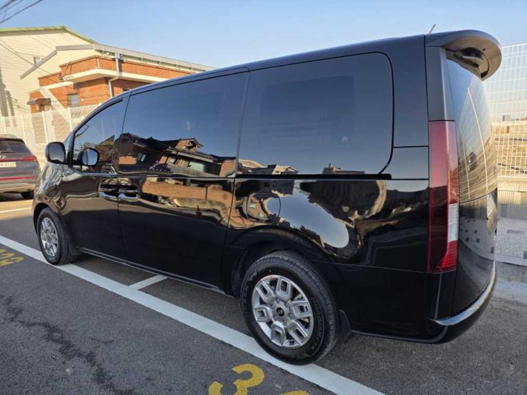 HYUNDAI Staria - Vista 5