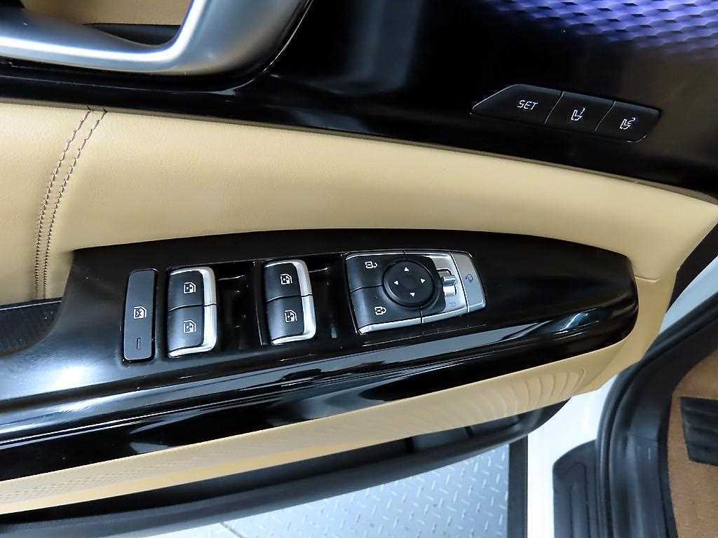 KIA Carnival - Vista 11