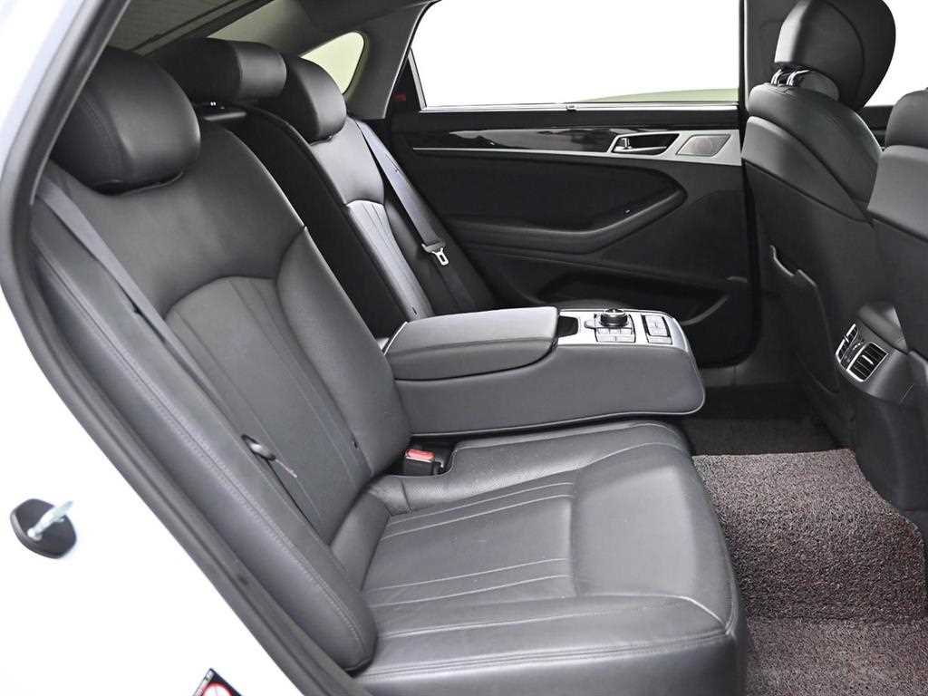 Genesis G80 - Vista 12