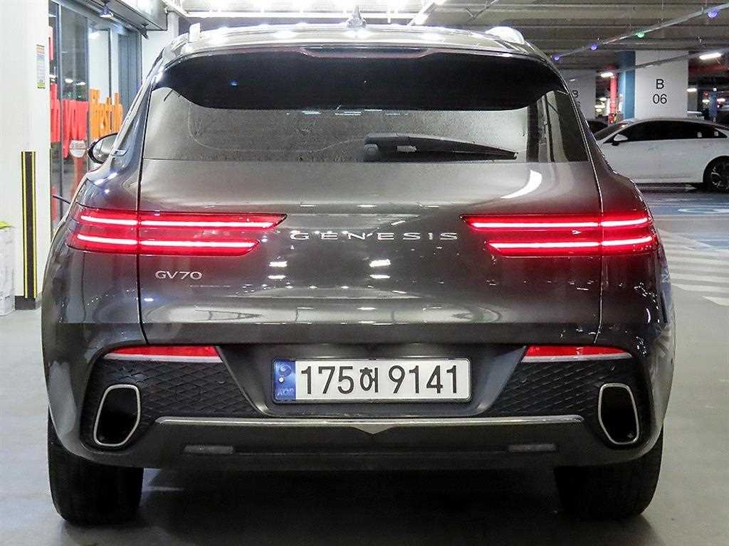 Genesis GV70 - Vista 5