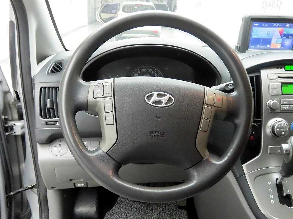 HYUNDAI Starex - Vista 8