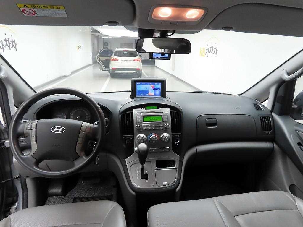 HYUNDAI Starex - Vista 7