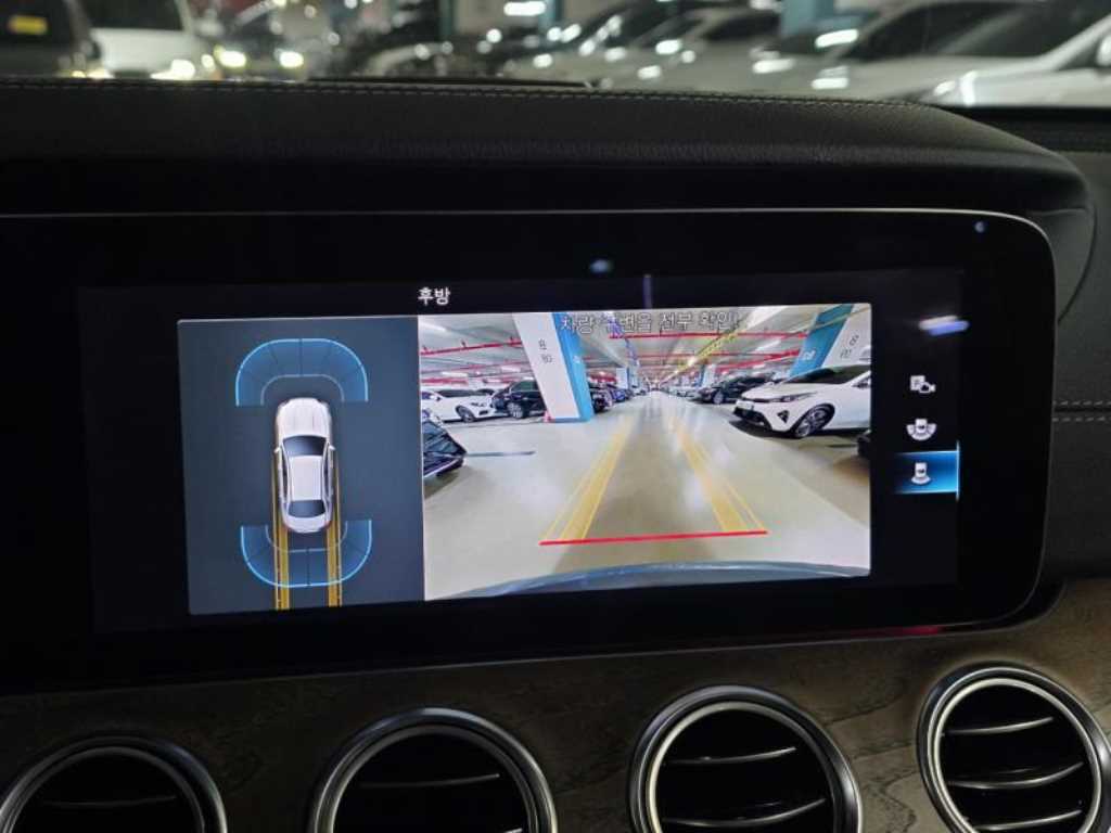 Mercedes Benz E class - Vista 12