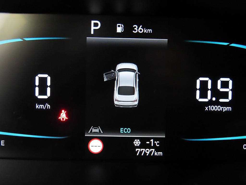 HYUNDAI Avante - Vista 9